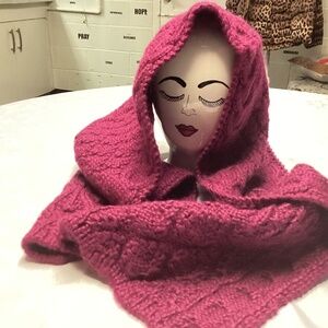 LIZ CLAIBORNE FUSHIA COLOR SCARF CABLE KNIT anew